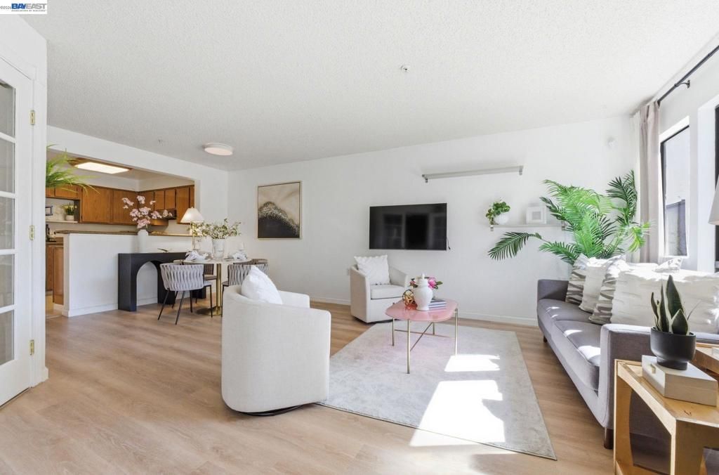 Image 16 of property listing at 39152 Guardino Dr 203, Fremont, CA 94538