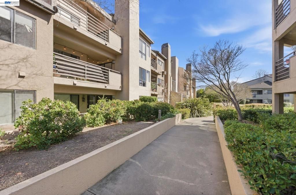 Image 23 of property listing at 39152 Guardino Dr 203, Fremont, CA 94538