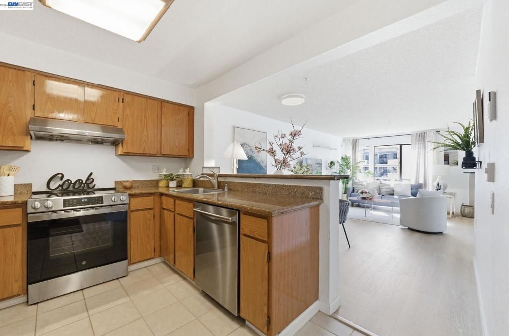 Image 4 of property listing at 39152 Guardino Dr 203, Fremont, CA 94538