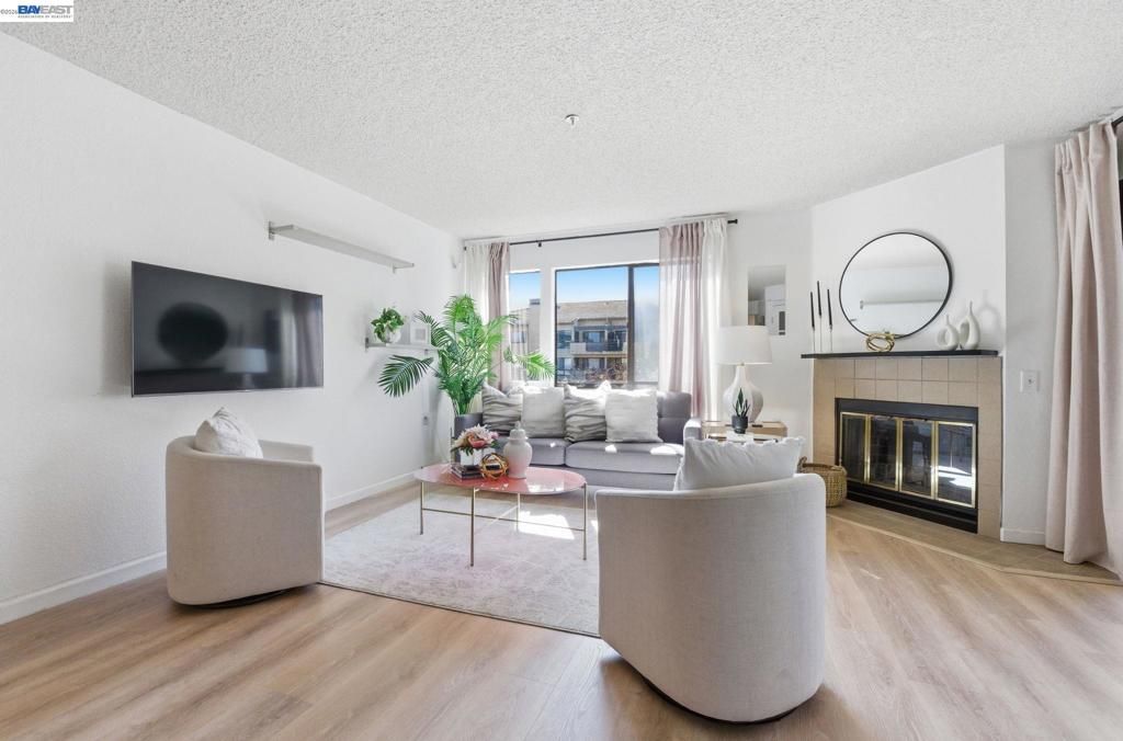 Image 9 of property listing at 39152 Guardino Dr 203, Fremont, CA 94538