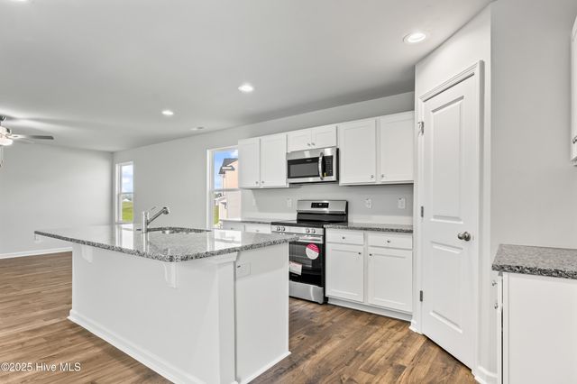 327 Happy Trail Road, Aberdeen, NC 28315