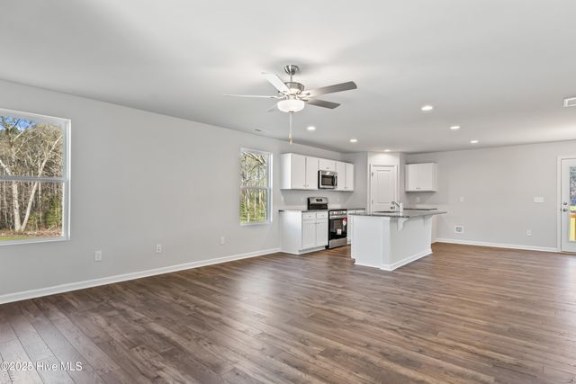 327 Happy Trail Road, Aberdeen, NC 28315
