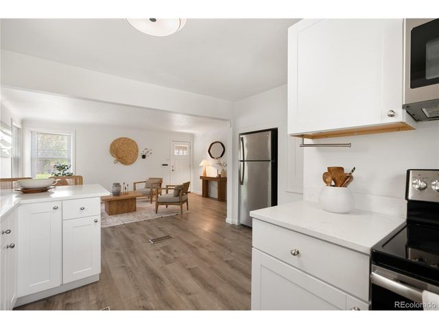 1650 Geneva St, Aurora, CO 80010