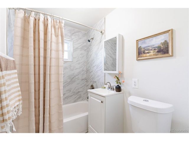 1650 Geneva St, Aurora, CO 80010