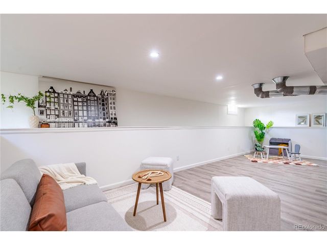 1650 Geneva St, Aurora, CO 80010