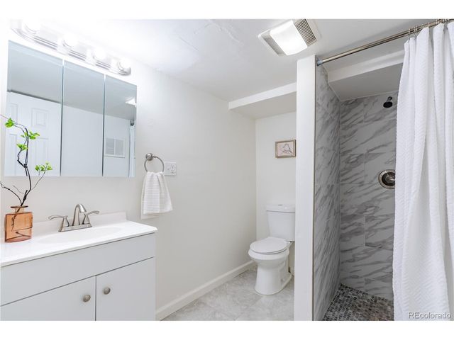 1650 Geneva St, Aurora, CO 80010