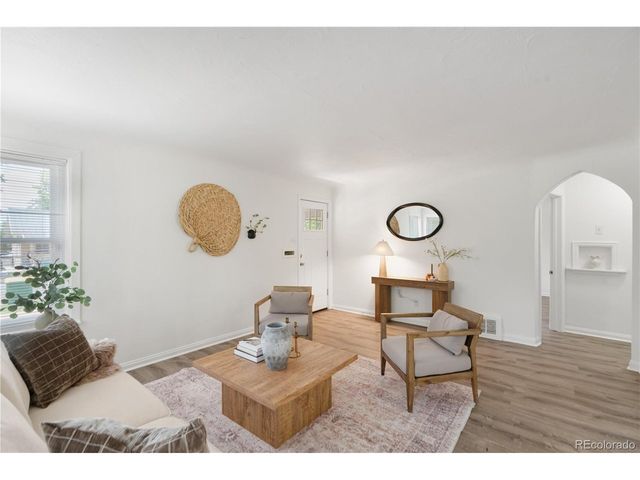 1650 Geneva St, Aurora, CO 80010
