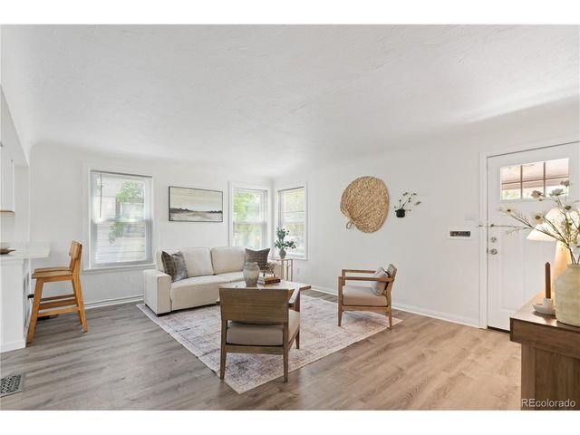 1650 Geneva St, Aurora, CO 80010