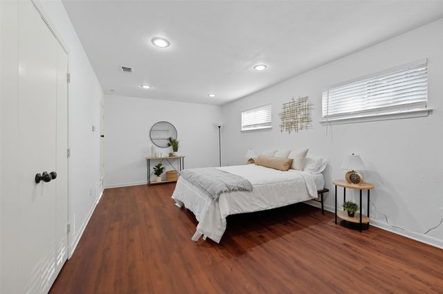 1310 W Cedar Street, Arlington, TX 76012