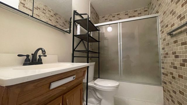3 Shadowbrook Ln 25, Milford, MA 01757