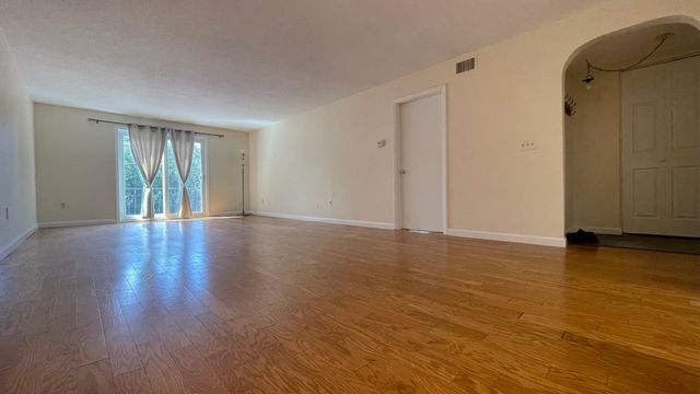 3 Shadowbrook Ln 25, Milford, MA 01757
