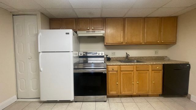 3 Shadowbrook Ln 25, Milford, MA 01757