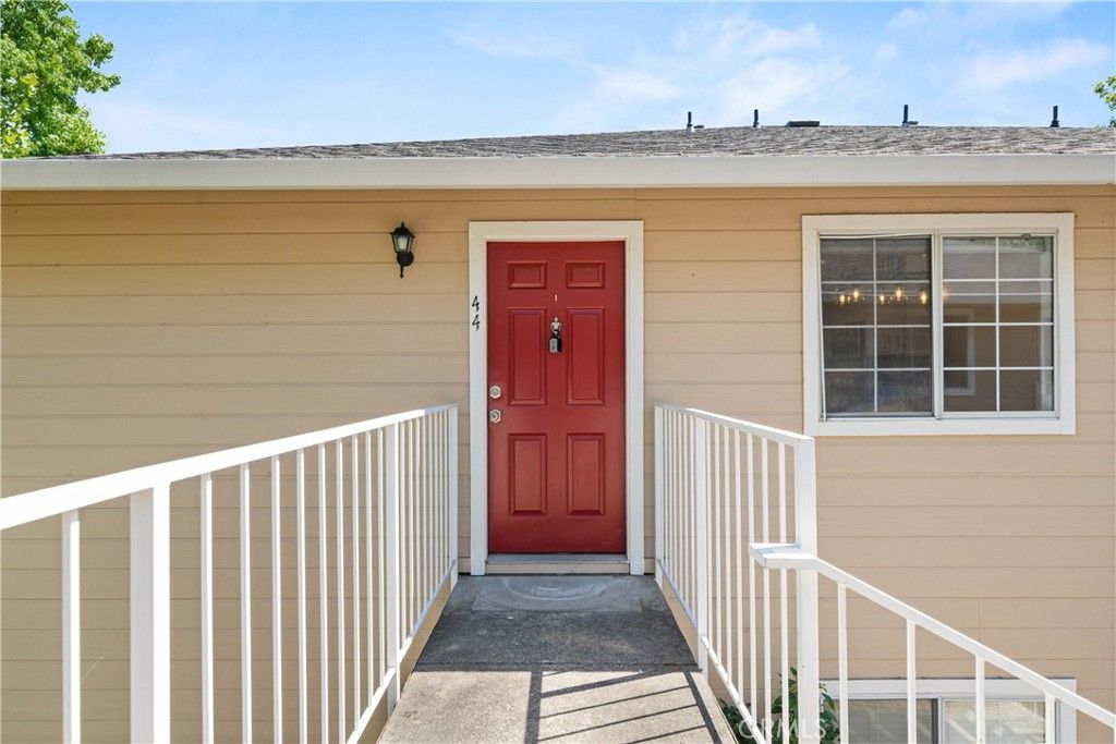Image 2 of property listing at 2055 Amanda Way 44, Chico, CA 95928