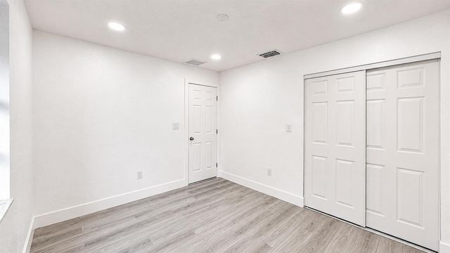 528 E Lakewood Road B, West Palm Beach, FL 33405