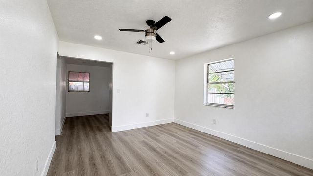 528 E Lakewood Road B, West Palm Beach, FL 33405