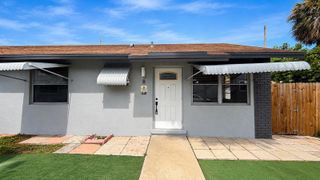 528 E Lakewood Road B, West Palm Beach, FL 33405