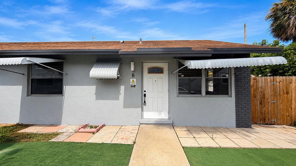 528 E Lakewood Road B, West Palm Beach, FL 33405