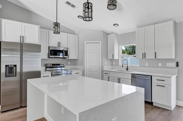10415 SW 140TH AVENUE, Dunnellon, FL 34432