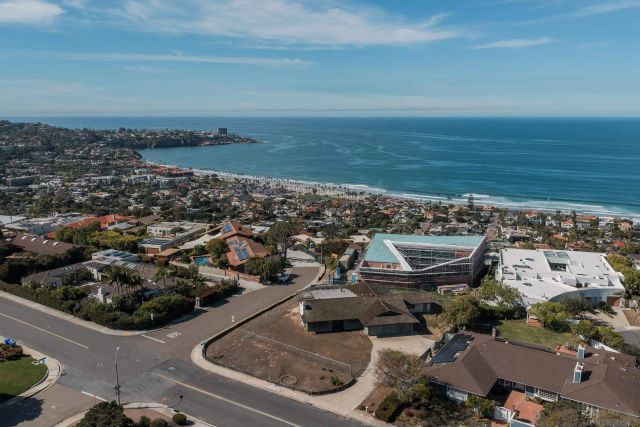 8504 Prestwick Dr, La Jolla, CA 92037