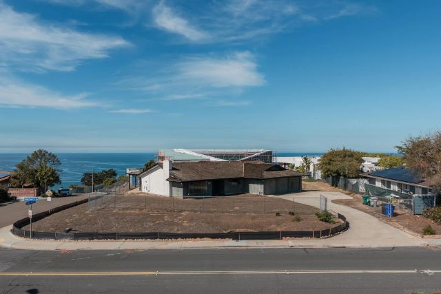 8504 Prestwick Dr, La Jolla, CA 92037