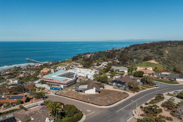 8504 Prestwick Dr, La Jolla, CA 92037