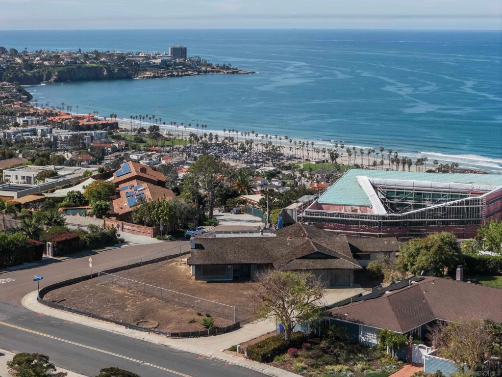 8504 Prestwick Dr, La Jolla, CA 92037