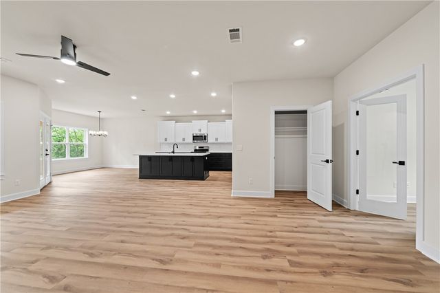 13 Hudson Lane, Bella Vista, AR 72715