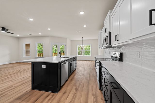 13 Hudson Lane, Bella Vista, AR 72715