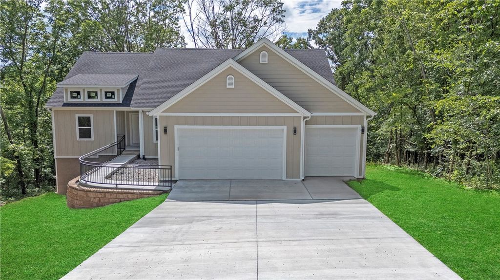 13 Hudson Lane, Bella Vista, AR 72715