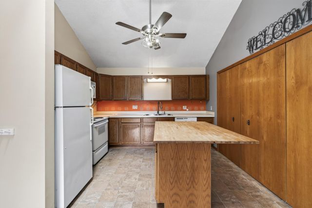 3276 Greenbrier Street 3276C, Vadnais Heights, MN 55127