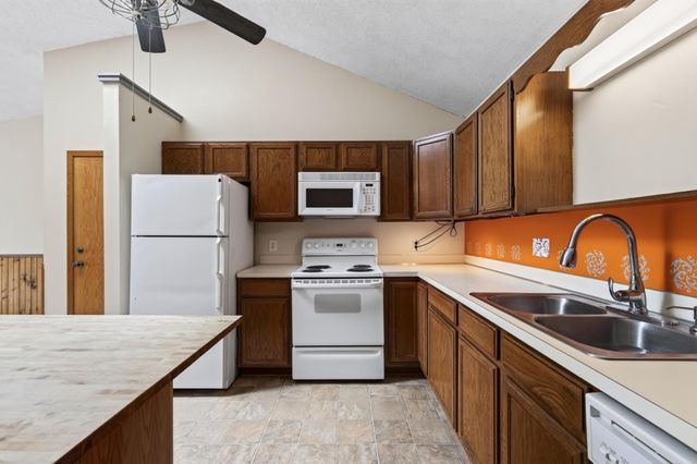 3276 Greenbrier Street 3276C, Vadnais Heights, MN 55127