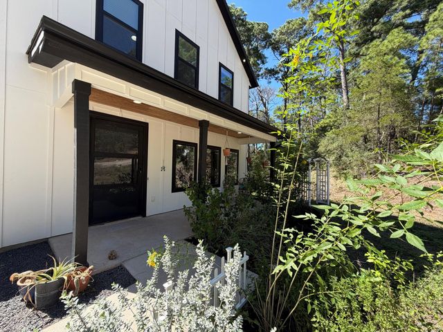 105 Mokolii CT, Bastrop, TX 78602
