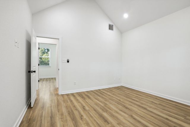 105 Mokolii CT, Bastrop, TX 78602