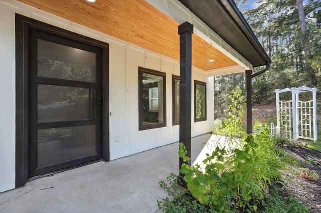105 Mokolii CT, Bastrop, TX 78602