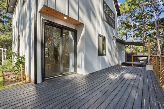 105 Mokolii CT, Bastrop, TX 78602