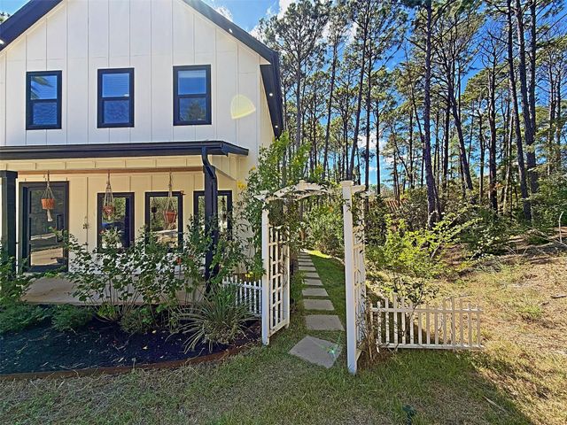 105 Mokolii CT, Bastrop, TX 78602