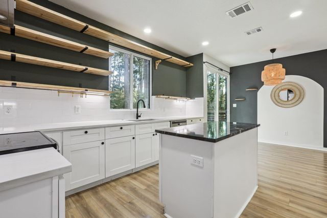 105 Mokolii CT, Bastrop, TX 78602