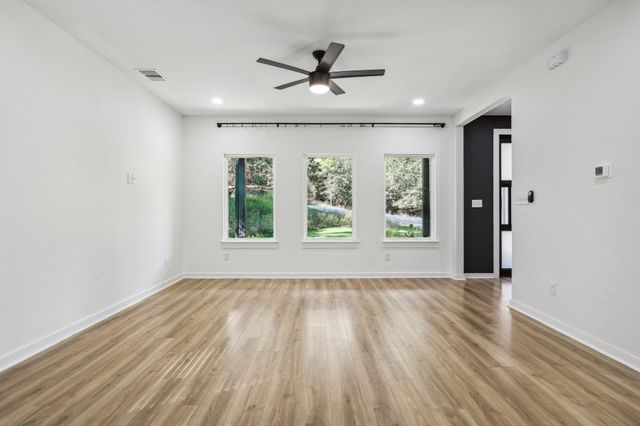 105 Mokolii CT, Bastrop, TX 78602