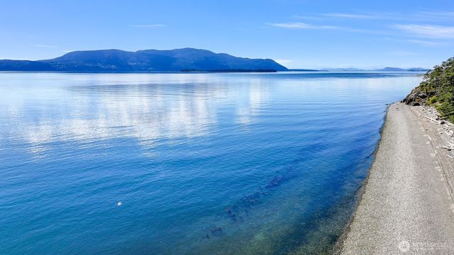 2093 Granger Way, Lummi Island, WA 98262