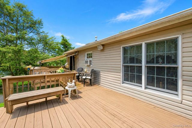 40 Nantucket Drive, Medford, NY 11763