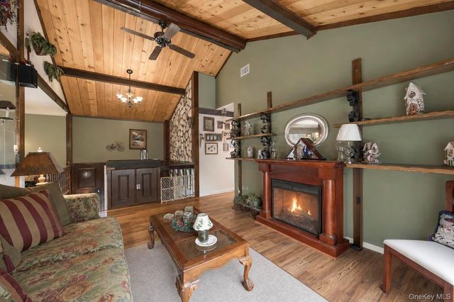 40 Nantucket Drive, Medford, NY 11763