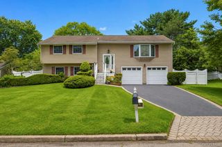 40 Nantucket Drive, Medford, NY 11763