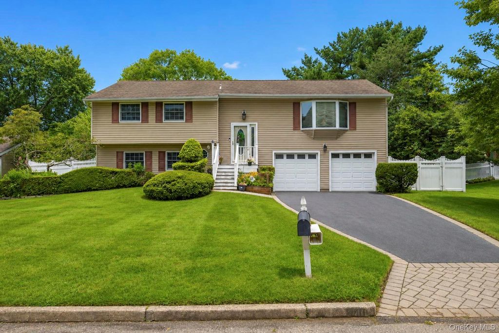 40 Nantucket Drive, Medford, NY 11763