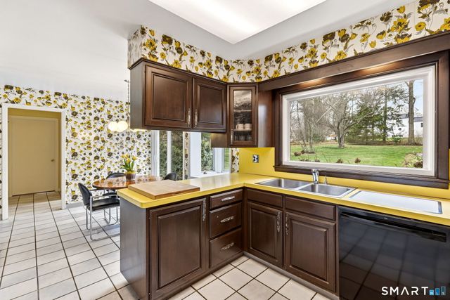 15 Very Merry Road, Stamford, CT 06903