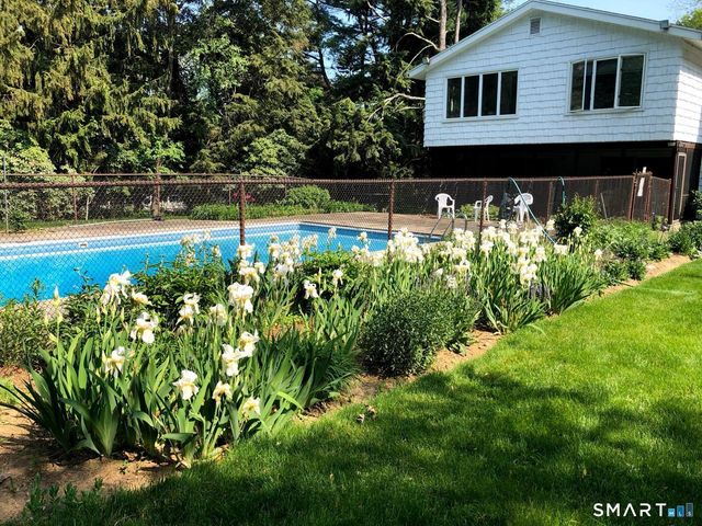 15 Very Merry Road, Stamford, CT 06903