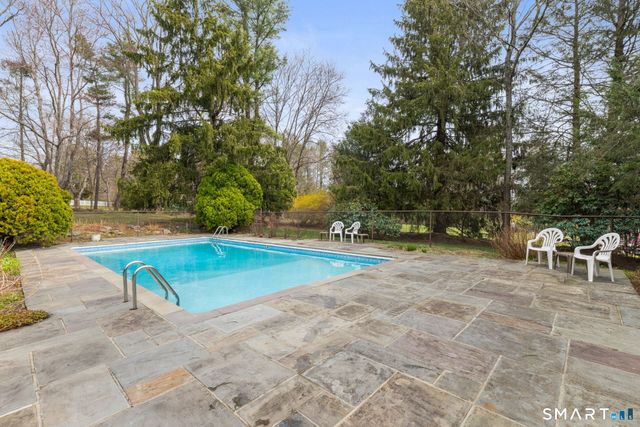 15 Very Merry Road, Stamford, CT 06903