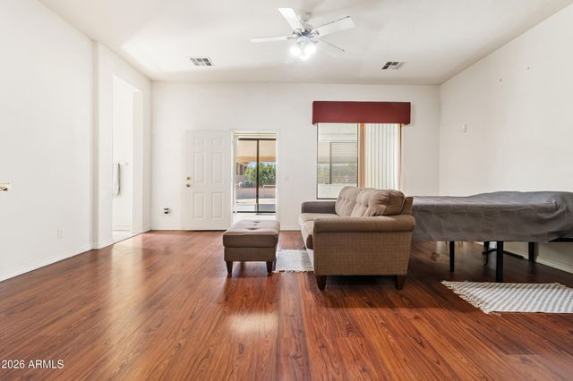 5634 N 82ND Avenue, Glendale, AZ 85303