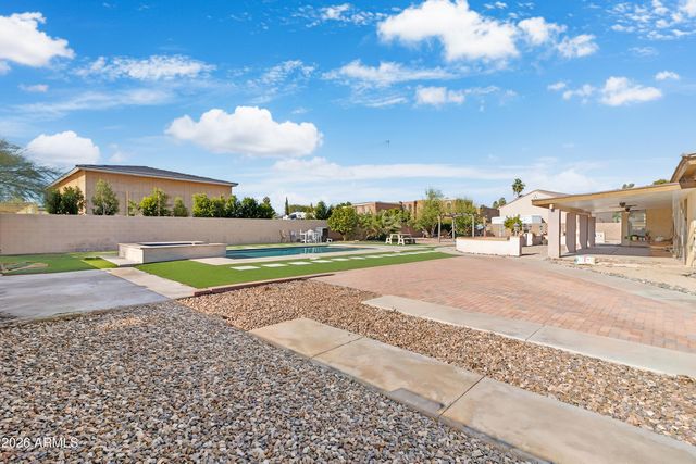 5634 N 82ND Avenue, Glendale, AZ 85303