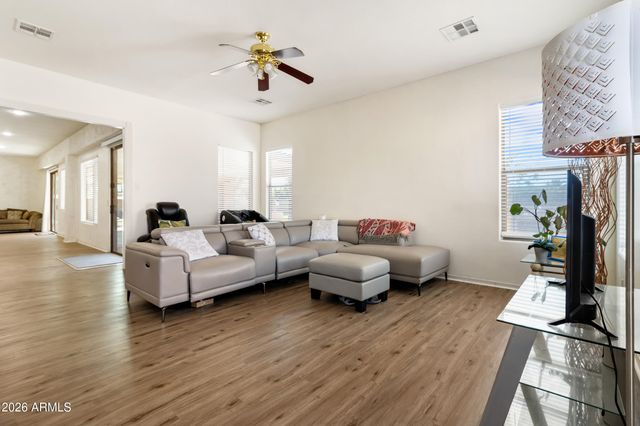 5634 N 82ND Avenue, Glendale, AZ 85303