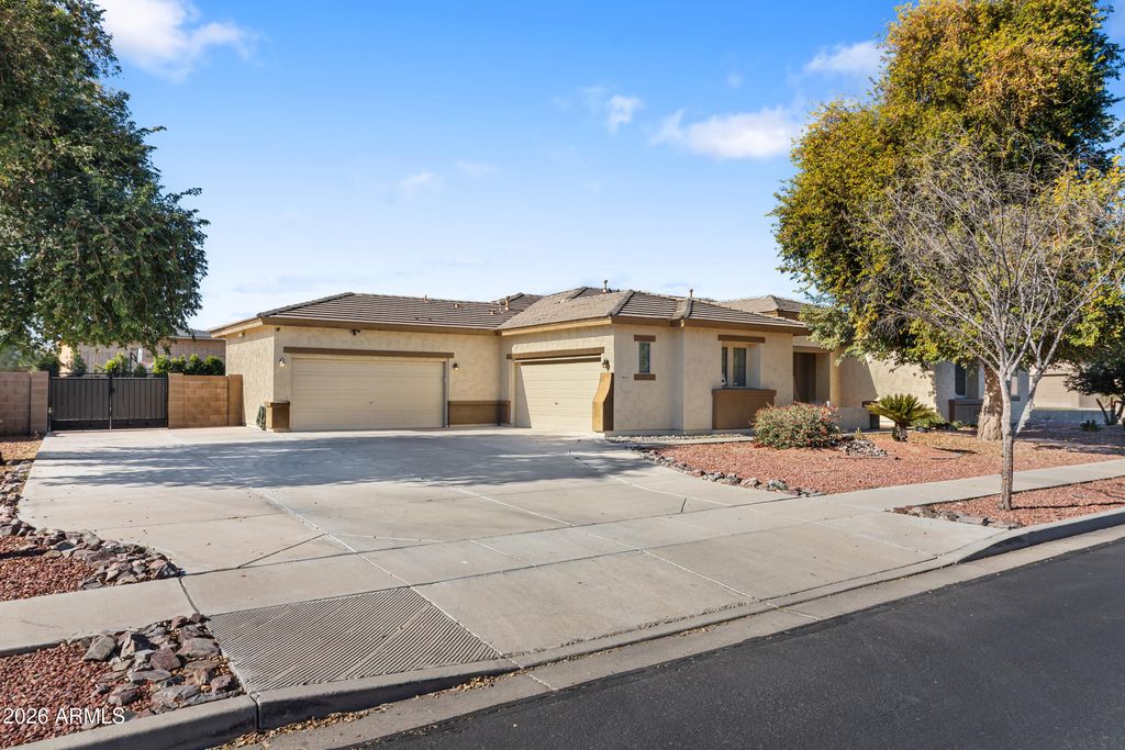 5634 N 82ND Avenue, Glendale, AZ 85303